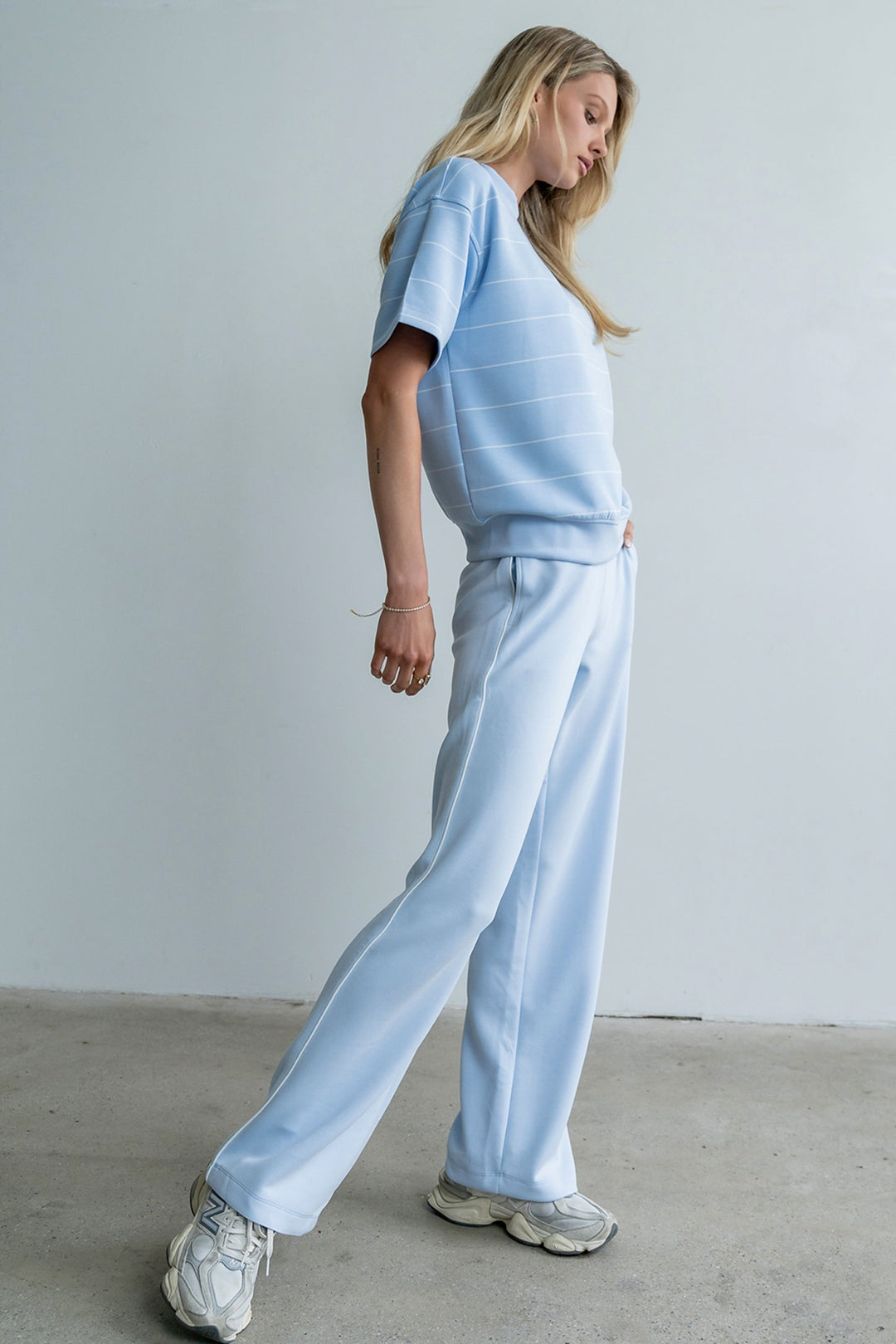 High Waisted Wide Leg Jeans with Front Seam Detail and Pockets