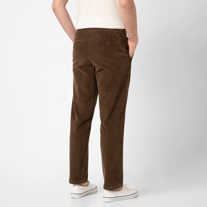 Corduroy easy Pant Cocoa back on model