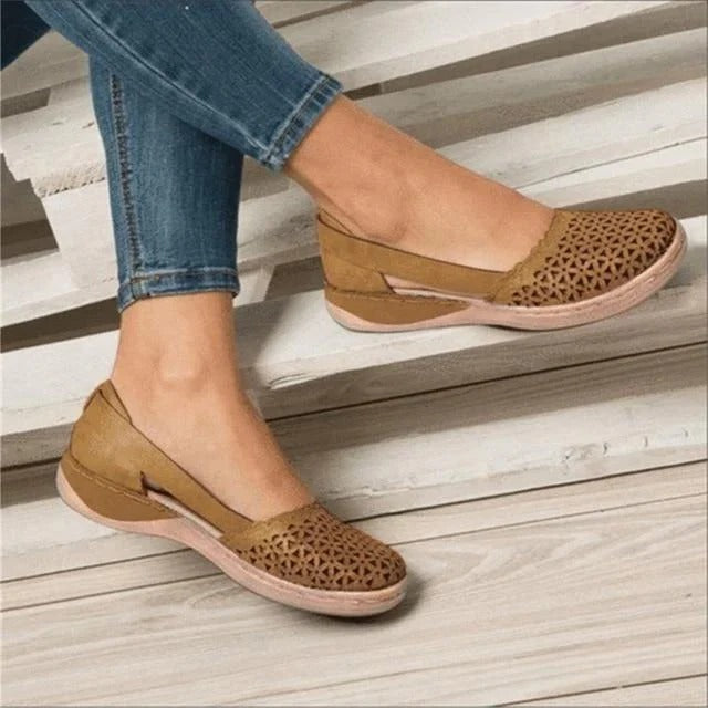 Women's Wide Toe Slip-On Flats with Padded Insole and Air-Permeable Upper