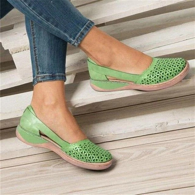 Women's Wide Toe Slip-On Flats with Padded Insole and Air-Permeable Upper