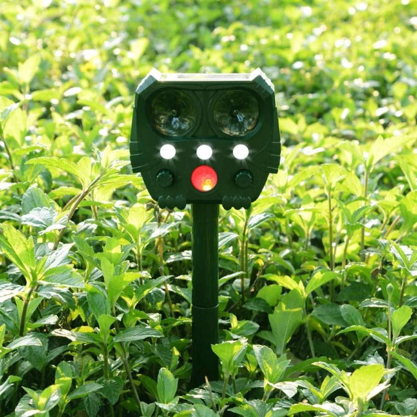 Solar Powered Animal Repellent with Motion Sensor and Ultrasonic Sound for Cats, Foxes, Squirrels, Rats and Dogs